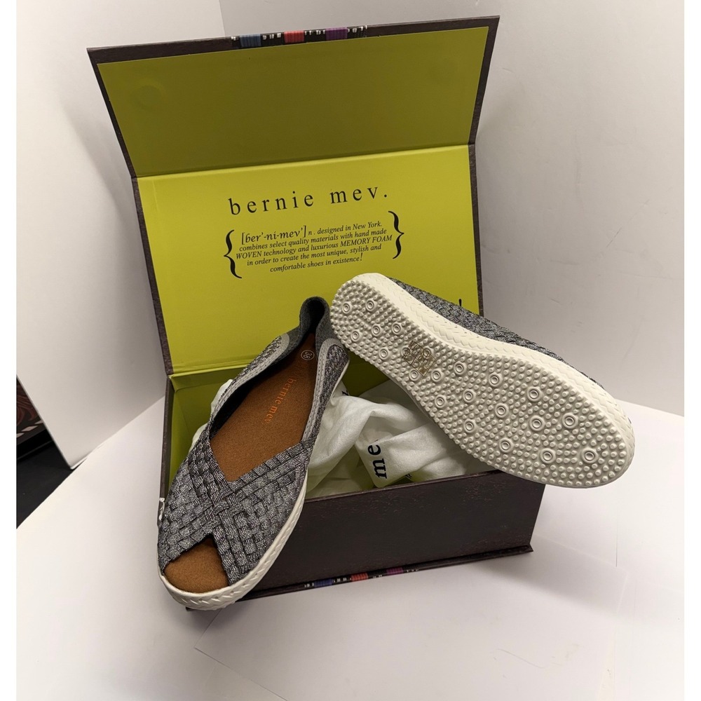 Bernie Mev Brooke Pewter Woven Elastic Peep Toe Flats Memory Foam Size 38 NEW - Picture 2 of 4